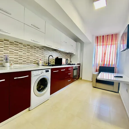 Goldis Studio With Balcony And Sofa Bed *