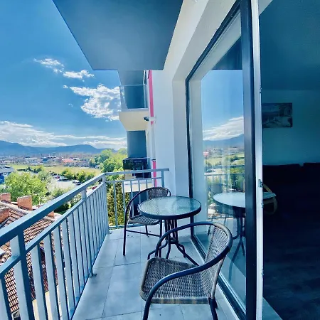 Goldis Studio With Balcony And Sofa Bed *